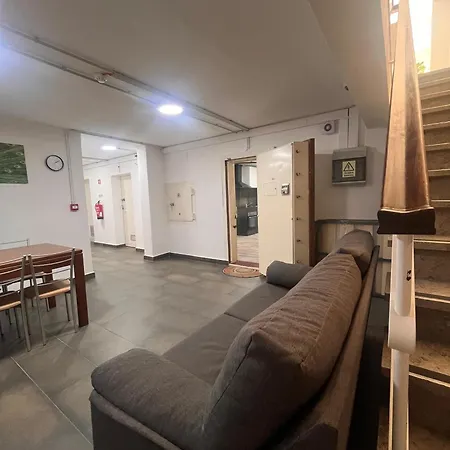 The Vault Hostel Portimão