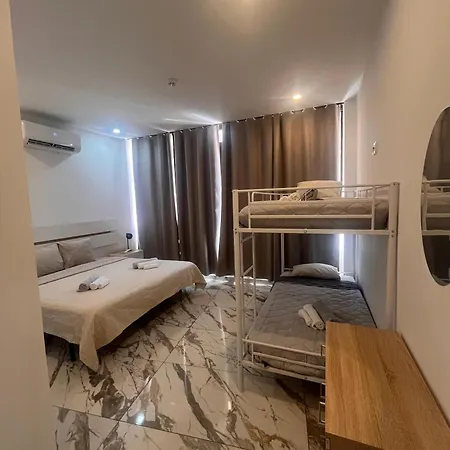 Hostal The Vault *