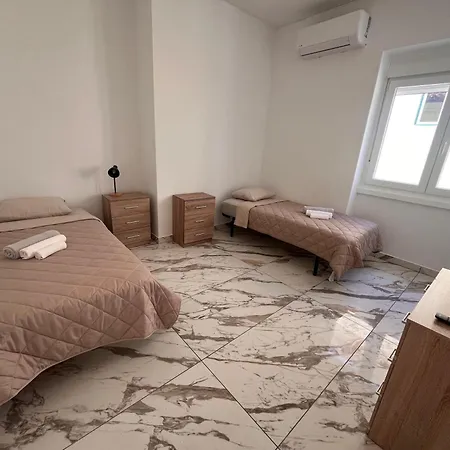 Hostal The Vault *