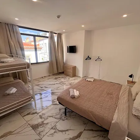 Hostal The Vault *